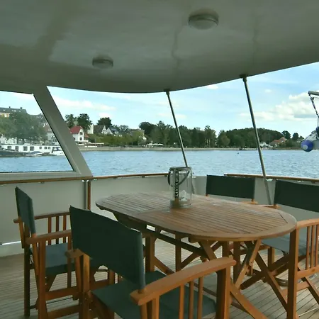 Gaestekabine Auf 22m-motoryacht *